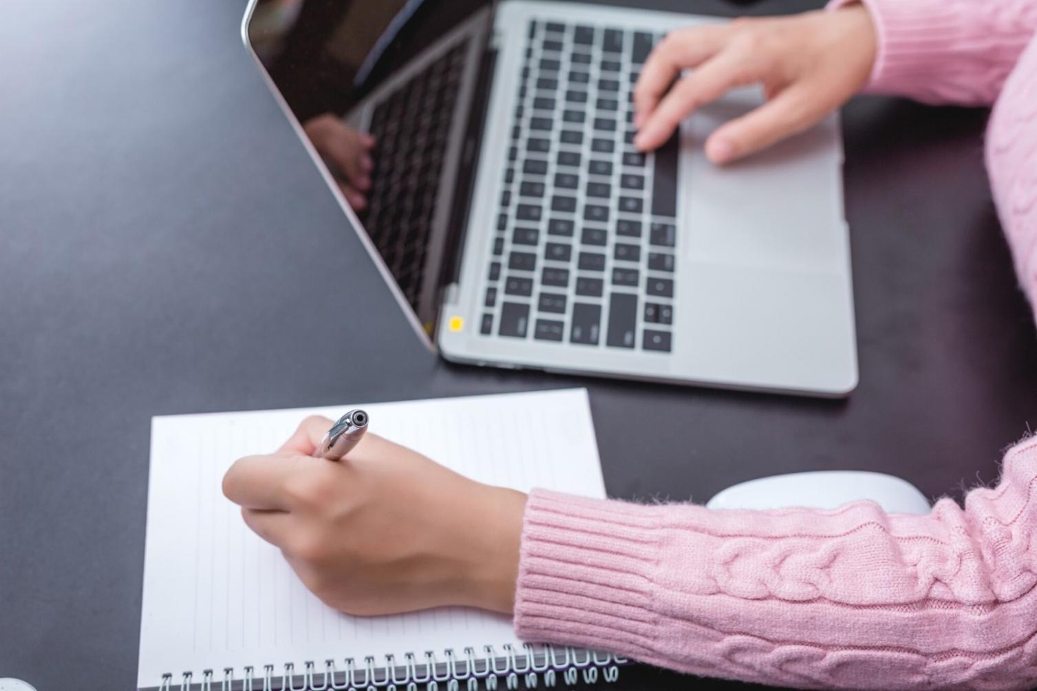 Análisis financiero detallado con gráficos y métricas profesionales